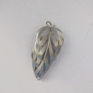 Vintage Pendant Brooch Oval Weaved Leaf